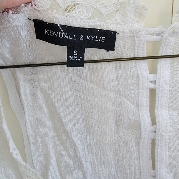 Kendall & Kylie Blouse - Picture 2 of 3